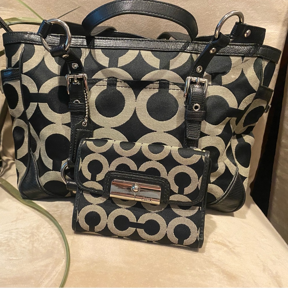 🌸💯Authentic Coach tote and wallet set🌸